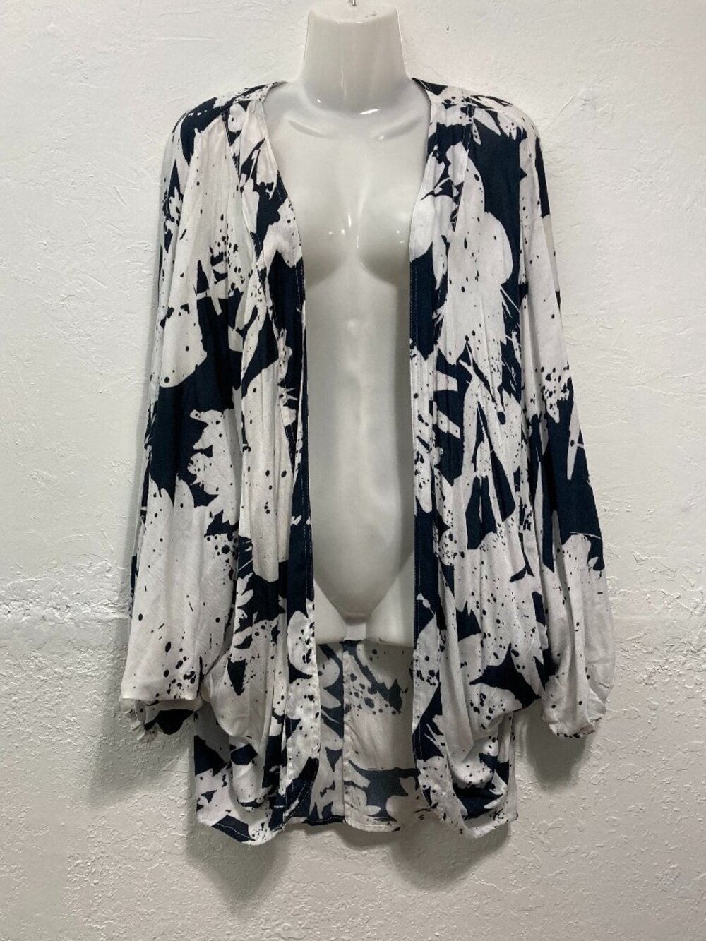 Akemi Kin Kimono Posie Cocoon Top Floral Festival Modal White Black Draped OS